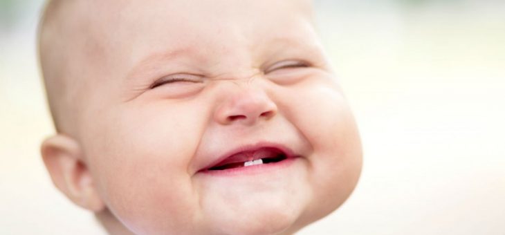 Comment savoir et aider un bébé qui fait ses dents ?